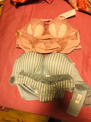 老顾客了,在她家买了好几次了,没有钢圈还特别聚拢,已经推荐给同事朋友了! 老顾客了,在她家买了好几次了,没有钢圈还特别聚拢,已经推荐给同事朋友了!