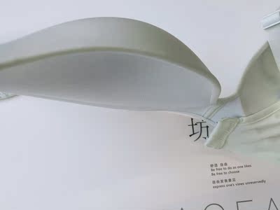 超级舒服!超级有型!超级棒啊!和之前买的日本的一款一毛一样!那款曾经是我心头最爱啊,穿着超级舒服,完全零负担,没想到这款也是表现超级优秀!而且小胸也有型了,这个价位买到这样的品质真的是非常惊喜 超级舒服!超级有型!超级棒啊!和之前买的日本的一款一毛一样!那款曾经是我心头最爱啊,穿着超级舒服,完全零负担,没想到这款也是表现超级优秀!而且小胸也有型了,这个价位买到这样的品质真的是非常惊喜