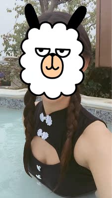 很喜欢呢，刚收到的时候不知道从哪儿穿起，尴尬的，不过款式很喜欢。好评