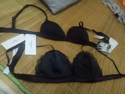 第二次购买了，以前很少注意实体店有这些薄的没有，同事推荐，第二次回购，确实不错，下面这第二款就是材料感觉比之前的没有扣的薄了