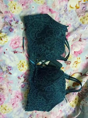 近两年一直在猫猫家买内衣，款式新颖价格亲民。还时常有各种活动，导致我成了剁手族。以前我是三四个月换一次内衣的。现在都是两三个月就换新的。不是内衣质量有问题。而且款式和价钱让我心动。再有就是现在的乳腺癌太多了。一小部分没有缘由内衣卫生问题还有内衣就是内衣挑选不当引起不适！！  这个款式很轻巧，让我32a穿出34b的感觉，哈哈自信心都爆发了&hellip;&hellip;&hellip;