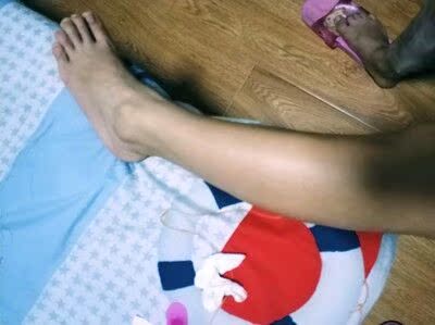 特意使用了一段时间才来评价的，抑毛效果很好，脱了以后毛发长得很慢！真的很意外，脱得超干净，超级值。气味无刺鼻，能闻到淡淡香味，涂上几分钟就搞定，一次就很干净，我汗毛蛮重的，用了身上无刺激感，冲洗干净过后凉凉的，很舒服，这款脱毛膏感觉不错而且价格也不贵也非常好用，下次还回来买