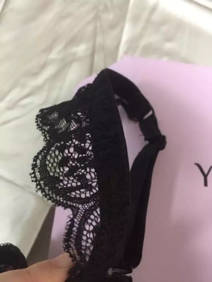 挂饰过敏，钢圈戳人，真是除了肩带款式好看，没啥性价比，