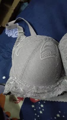 衣服还可以 我觉得不足就是 肩带有点细 可能是我觉得宽的更舒服一点 还有下胸围的带子比较松 可以拍小一号 穿着会更合身一点 还是满意的 价钱跟衣服也很匹配 第一次买古今的内衣 以后恐怕要常买了 哈哈哈