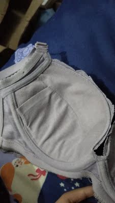 衣服还可以 我觉得不足就是 肩带有点细 可能是我觉得宽的更舒服一点 还有下胸围的带子比较松 可以拍小一号 穿着会更合身一点 还是满意的 价钱跟衣服也很匹配 第一次买古今的内衣 以后恐怕要常买了 哈哈哈