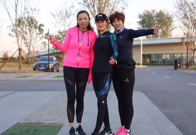 买给我妈妈跑步穿的,她很喜欢 买给我妈妈跑步穿的,她很喜欢