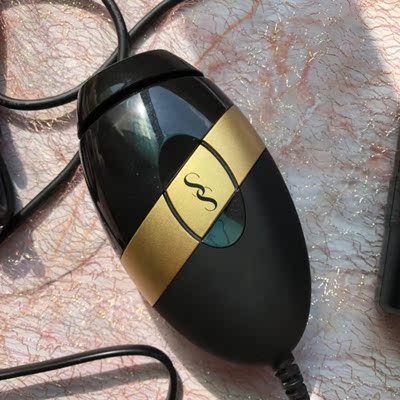 种草了大半年的脱毛仪终于下手了！主要想脱唇毛所以买的bare，脱唇毛的时候会感觉有点烫，完全不会疼。机器很小，使用起来很顺手，操作很方便。希望能坚持使用。