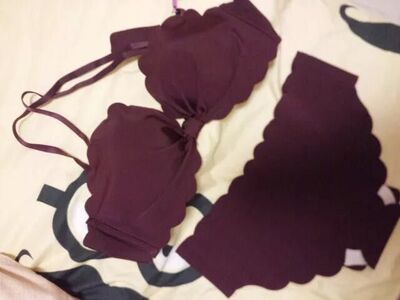 非常满意，上身第一感觉是面料特别舒服，软，滑，有质感。不仅舒服，还穿出了效果，很聚拢，有真实感，很显胸，一点都不比实体店的差，喜欢这种简单的款式，质量很好很不错，水洗不会褪色没有味道，也没有变形，值得购入，让我彻底体验了没有bra般的轻松自由！