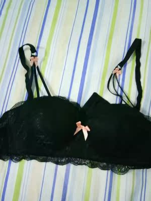 这款内衣真的是小胸妹子的福利啊，穿上去很有型，很喜欢还会回购