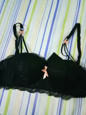 这款内衣真的是小胸妹子的福利啊，穿上去很有型，很喜欢还会回购