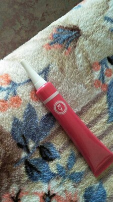 看起来挺正规的,扫码看了看是正品,用了之后来追评吧 看起来挺正规的,扫码看了看是正品,用了之后来追评吧