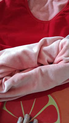 质量不错，里面是加绒的给孩子本命年穿的，主要是价位划算，颜色也很漂亮，上图给大家看看，真心不错，可以放心购买。