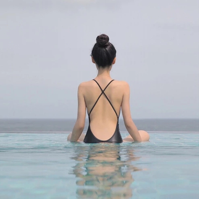 和图片一模一样，就是对身材要求真的很高啊。。。无线回购 这是一个好评模版，因为本仙女很懒，不想每个产品都写好评，所以特地效仿一位网友写下了这个模版，但是这个产品不论是质量还是外形都深得本仙女心，如果不喜欢，仙女收到东西会很生气，然后这个模版就会变成本仙女喋喋不休的抱怨书，自然不可能撒下这个好评，这里写下这么多，给各位朋友一个参考，本物品还是极好的