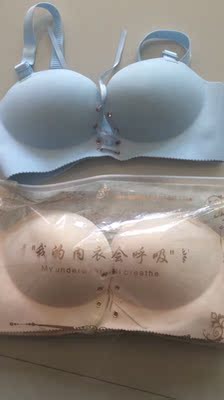 穿着合身漂亮,值得推荐大赞,穿上非常舒服,或者需要无痕的内衣也可以穿它,很亲肤,面料柔软舒适,朋友看到说也要来买,也不会掉毛啦,五星,质量挺好的大小正合适穿起来美美哒