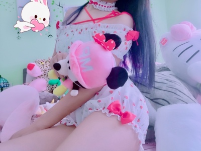 非常好看，肩上的绑带自己可以随意系，我灵机一动自创交叉系法，别有一番风味哇！哈哈哈，南瓜裤也特别可爱，之后可以自用打底，非常实用的小套装呀！棒极了，非常喜欢！