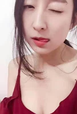 这款丰胸霜真的不错,吸收效果也特别好,涂开按摩几分钟就渗进皮肤了,很滋润不粘糊,还有一股淡淡的清香味,真的很喜欢,用起来舒服,最重要的是胸部有了很大的变化,紧致了,也丰满了,很喜欢。 这款丰胸霜真的不错,吸收效果也特别好,涂开按摩几分钟就渗进皮肤了,很滋润不粘糊,还有一股淡淡的清香味,真的很喜欢,用起来舒服,最重要的是胸部有了很大的变化,紧致了,也丰满了,很喜欢。