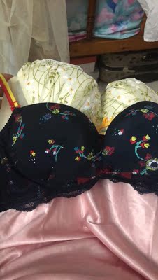 衣衣超级漂亮，也舒服，价格美丽。老顾客啦