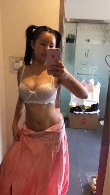 不错 身高166体重108 平时穿 80胸围 b罩杯  标准的衣服 我还想在买一件 穿着舒服 带着我设置的比较松 所以胸部看起来没有这么挺 太紧了肩膀会不舒服 所以带子我放的比较松 质量不错 有点小贵 但是我喜欢 他家的我就这件满意 其它的款式我穿着不舒服 这款适合胸大的美女 仅供参考