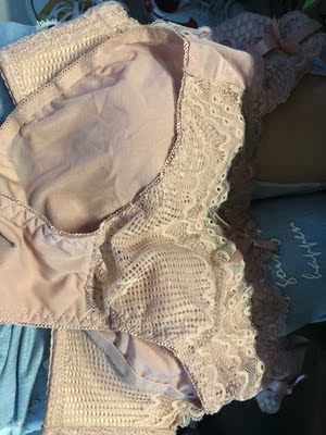 收到好几天了，现在才有时间来评价，内衣挺软的，内衣的蕾丝也不会扎人，裤子是两层，不容易穿坏。