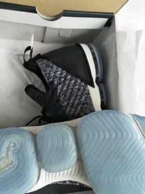 鞋子收到了 挺好看的 挺满意的 物流也挺快的 上脚也挺舒服的 好评