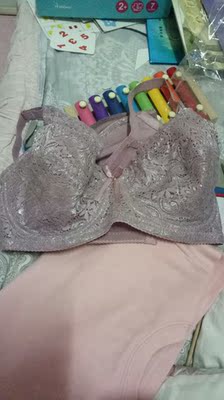 发货很快两天就到了试穿了一下很舒服很薄显胸小，很喜欢 会回购