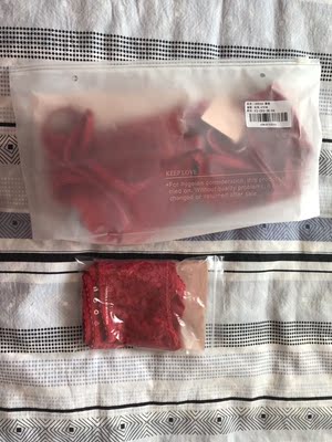 款式很少女啊，一般实体店总是买不到适合自己年龄的款式，回来后很满意哦，海绵相对较厚，内衣与内裤是分别包装的，就喜欢这种精致，五星好评