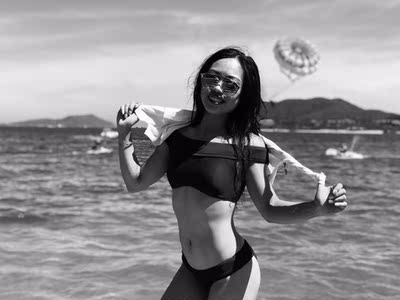 这件我不合适 补了差价换了另一件 超级美 拍大片的感觉 所以适合自己的非常重要!颜色方面是那种枣红色 感觉比较高级 适合明媚的海边 不然就不出挑了 这件我不合适 补了差价换了另一件 超级美 拍大片的感觉 所以适合自己的非常重要!颜色方面是那种枣红色 感觉比较高级 适合明媚的海边 不然就不出挑了