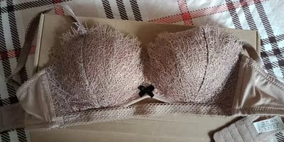 宝贝质量很好，很喜欢，已经开始穿了，又下单买了一件，期待着