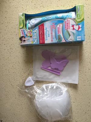 赶了一下时髦弄这个玩玩，小巧玲珑，操作简单，不过剃须时候还是要慢些，不求快，只求稳。萝卜青菜各有所爱。💯