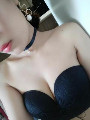 很喜欢，还没有用呢！看起来很不错。包装跟图片看起来是一样的。产品包装很漂亮，携带方便挺好的。很好，愿效果不要失望。物流很快，一起买了几家，这家最快了！！！最先到货的，快递小哥服务态度好，拆开包裹产品没有异味，很不错的，内衣材质很好，质感很好，现在看来是很满意的，这个价格也很划算，不贵，卖家也很贴心没有在外面写我买的是什么产品，哈哈。不然收货的时候好尴尬呀。