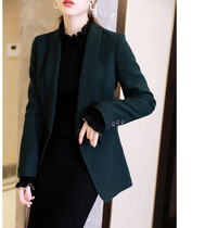 Temperament and shape with filter sense of white retro green button slim wool suit