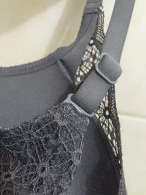 超级满意， 嘻嘻。超级舒服，很适合中小胸。反正胸大胸小对我无所谓，穿着舒服最重要。颜色也很好看。料子应该是特殊处理的 整件都很细腻的感觉。我已经洗了 等着穿啦