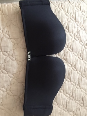 朋友推荐过来的，朋友说在她这里买了好几套的都挺好的，我听着就也买回来试一下，试穿了几天确实不错，不掉而且聚拢效果炒鸡好，很好，我喜欢～很性感～很聚拢，总之很满意，物流也快，网购以来最满意的一次，已关注，下次买内衣就你家了