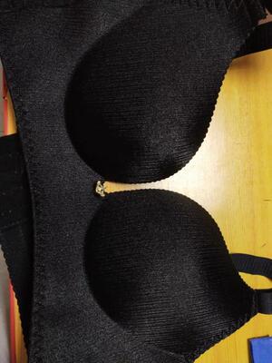 无钢圈穿上很舒服,不勒,后背没有勒痕,透气性很好,特别棒,家里以前的内衣全部换掉了,以后就穿这种了,很多朋友都在推荐的,聚拢效果特别好,穿起来没有束缚也特别舒适,而且做工也非常好,摸着很柔软,,非常完美,有型无束缚。穿了一整天,很舒服,内衣也不会移位跑杯,没有束缚感,完美贴身,很舒服的面料 无钢圈穿上很舒服,不勒,后背没有勒痕,透气性很好,特别棒,家里以前的内衣全部换掉了,以后就穿这种了,很多朋友都在推荐的,聚拢效果特别好,穿起来没有束缚也特别舒适,而且做工也非常好,摸着很柔软,,非常完美,有型无束缚。穿了一整天,很舒服,内衣也不会移位跑杯,没有束缚感,完美贴身,很舒服的面料