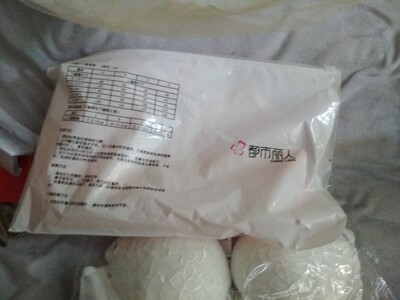 一样的价格,不一样的包装,吊牌也不一样,一次买了三件,两种包装,吊牌也是两种,问题要是价格问题的话,那其中两件价格一样,它们的包装至少要一样吧,价格便宜点那件包装差点我也想得通。问题是你这个其中有两件都是70多,一件包装好,一件包装差,这是什么情况。包装好的那件异味轻一些,包装差的那两件,异味重一些!用实图说话! 一样的价格,不一样的包装,吊牌也不一样,一次买了三件,两种包装,吊牌也是两种,问题要是价格问题的话,那其中两件价格一样,它们的包装至少要一样吧,价格便宜点那件包装差点我也想得通。问题是你这个其中有两件都是70多,一件包装好,一件包装差,这是什么情况。包装好的那件异味轻一些,包装差的那两件,异味重一些!用实图说话!