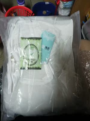 摸了摸，感觉好舒服😊在寝室害羞没敢试试哈哈哈哈～出去的时候嘿嘿嘿黑