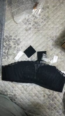 朋友介绍的，一次买了两个，刚试了一下感觉是我穿过最舒服的一个胸罩了，太满意了！