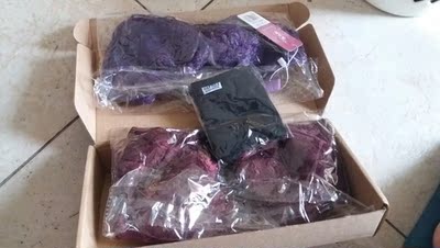 第二次买了，每个颜色来一件，还送了小内裤。