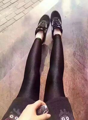 平时一起去健身房锻炼的朋友买了一条,穿起来很好看,问她要了链接自己也入手两条,料子很柔软,摸着滑滑的,弹性很好滴,狠合适锻炼穿 平时一起去健身房锻炼的朋友买了一条,穿起来很好看,问她要了链接自己也入手两条,料子很柔软,摸着滑滑的,弹性很好滴,狠合适锻炼穿