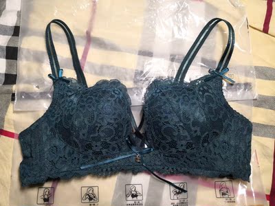 买了三个，都是75B，但是每个底围长度都不一样，杯里的面料都是聚酯纤维，有点硬，蕾丝也有点硬，不过性价比高，买三个都比实体店一个便宜，而且款式好看，还很聚拢