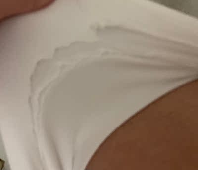 其实我觉得我还是太心软了,遇到这种卖家还是给差评的好,我说明事实但是遭到恶言相向,而且对顾客爱理不理,快递问题还是等了一天多才回复我的。另外两双袜子也存在小洞的情况(没穿过刚拆包),觉得我白色拍的不明显的可以去看另一位买家的差评,跟黑色款洞洞是一模一样的 其实我觉得我还是太心软了,遇到这种卖家还是给差评的好,我说明事实但是遭到恶言相向,而且对顾客爱理不理,快递问题还是等了一天多才回复我的。另外两双袜子也存在小洞的情况(没穿过刚拆包),觉得我白色拍的不明显的可以去看另一位买家的差评,跟黑色款洞洞是一模一样的