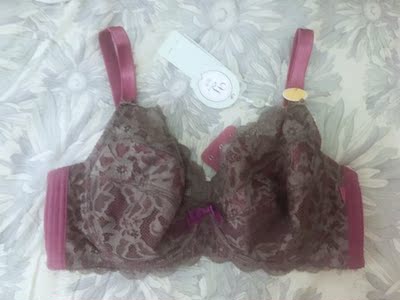 内衣质量什么都很好。我买大了一码，扣最后一排也能穿。本人就怕换来换去麻烦。但是说实话这款内衣并不能让胸部显小，还是很显大的。就是穿着很舒服。天冷了就留着吧。