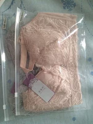 挺好的，够薄透气！之前穿的都是无痕海绵款 夏天出汗好热不透气老是闻得到内衣的一股汗酸味，受不了。