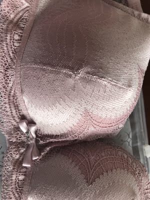 不值这个价，不聚拢，出货时也不检查，有瑕疵