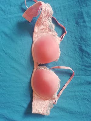 很好看,非常可爱,完全满足我的少女心,一次性买了两件,穿了一段时间了感觉还不错,值得回购。 很好看,非常可爱,完全满足我的少女心,一次性买了两件,穿了一段时间了感觉还不错,值得回购。