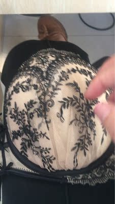 做工粗糙，这是真的还是假的？一层软塌塌松松的纱，穿了这么多曼妮芬真是看不过眼，做工太简陋了！