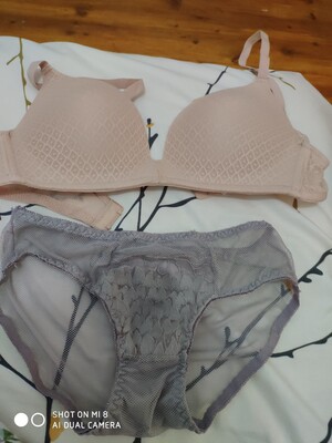 内裤有点紧，刺绣地方比较硬，其他的都还好，比较舒服