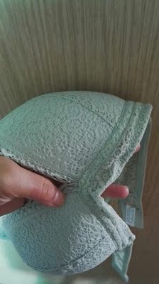 猫人的内衣质量都挺好的，这款很轻，穿着特别舒服，颜色也好看，满意的一次购物！