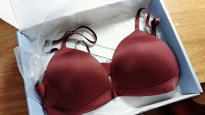 收到内衣啦,包装很精致棒棒哒,面料光滑穿上以后很舒服,颜色也美美的,不勒人舒适度很好,很喜欢 收到内衣啦,包装很精致棒棒哒,面料光滑穿上以后很舒服,颜色也美美的,不勒人舒适度很好,很喜欢