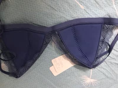 宝贝收到了，回家后马上试了一下挺满意的，质量很好穿着也很舒服，薄薄的很贴身挺适合热天搭的一些衣服，还送一个可爱的袋子哦